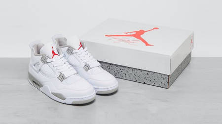 The Air Jordan 4 "White Oreo" Is Accompanied by a Colour-Coordinated Shoe Box