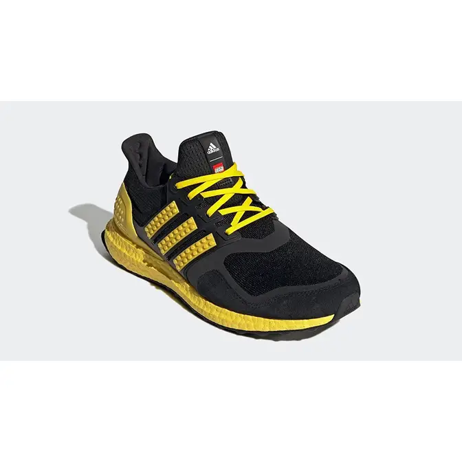 Ultra boost 2025 black yellow