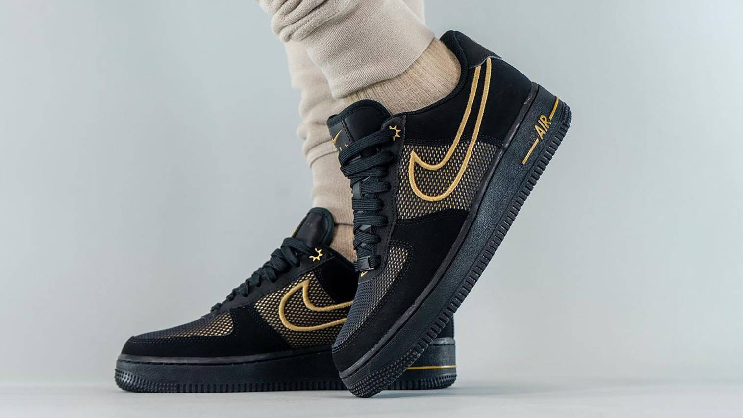 Nike air force one black outlet gold