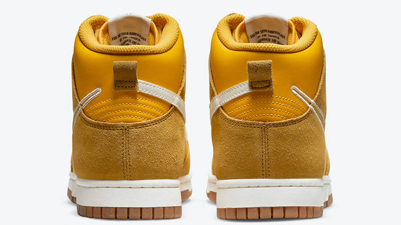 dunk high se university gold