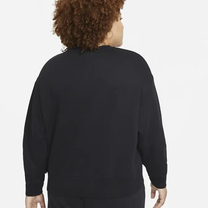 Nike Sportswear Collection Essentials Oversized Fleece Crew (Plus Size ...