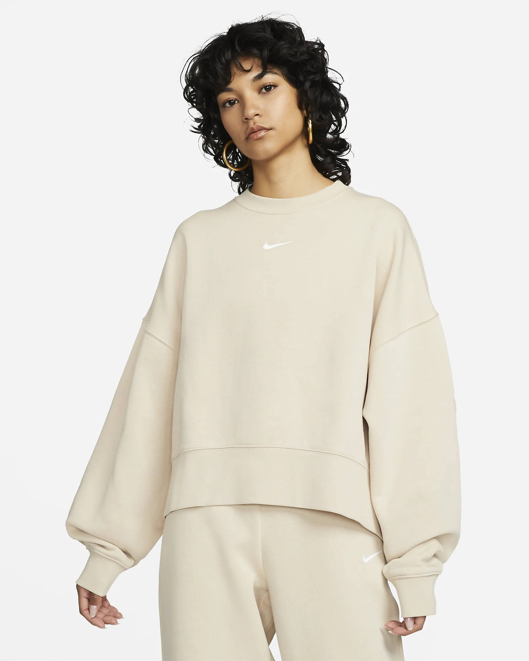 Nike trend fleece oversized crew sweatshirt beig new arrivals