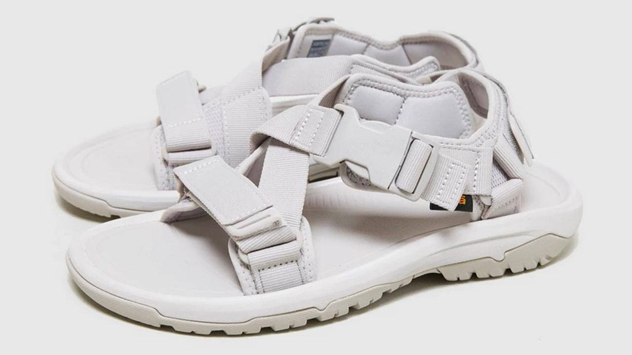 15 Must-Have Crocs & Sandals to Fully Complete Your Summer Rotation