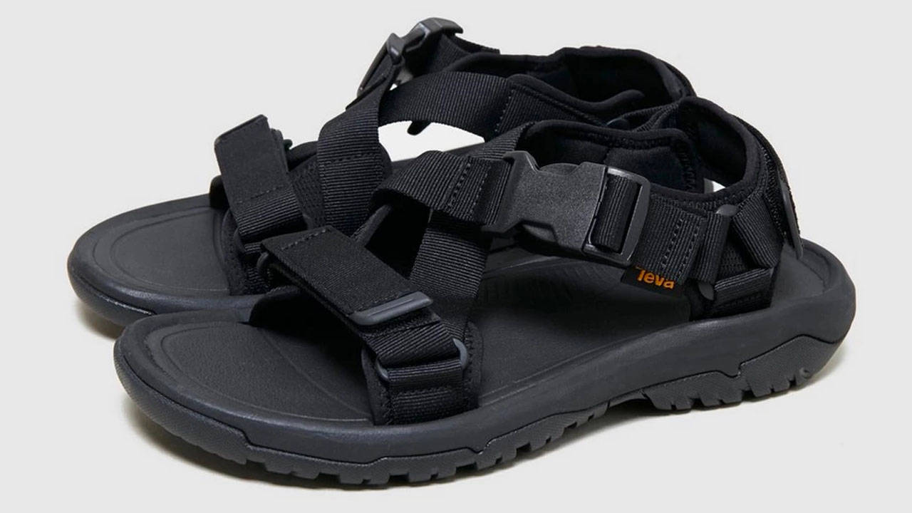 15 Must-Have Crocs & Sandals to Fully Complete Your Summer Rotation