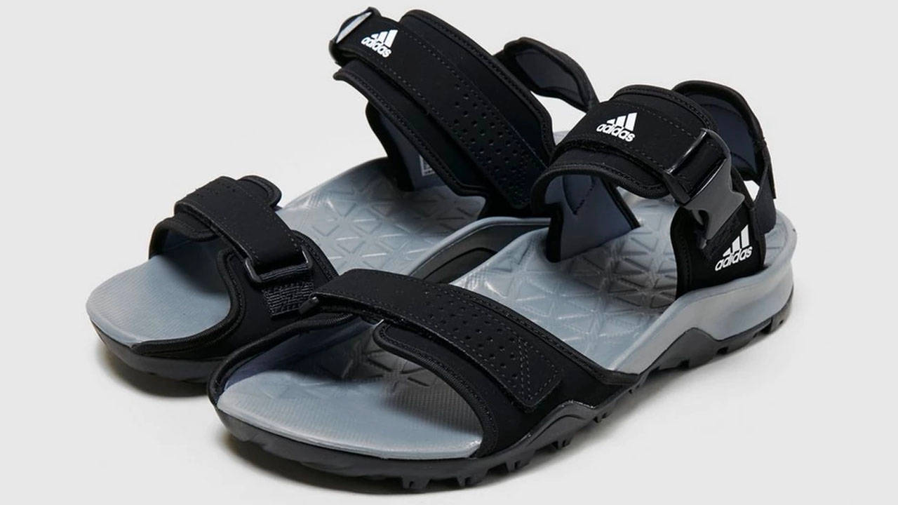 15 Must-Have Crocs & Sandals to Fully Complete Your Summer Rotation