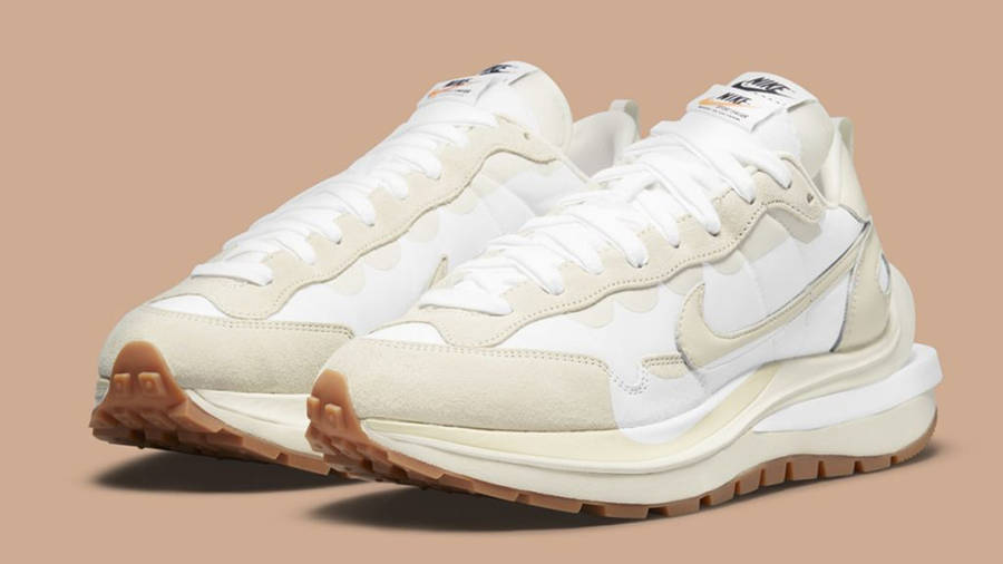 sacai-x-nike-vaporwaffle-white-sail-dd1875-100-side_w900 (1)