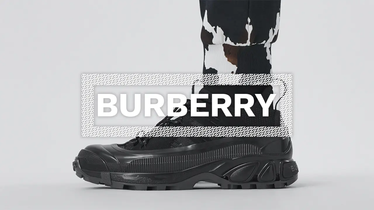 BURBERRY✨️ ブラック レッド Propel Your Collection to the Next Level With These Epic