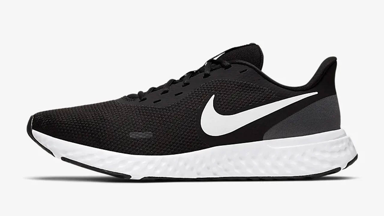 Nike's Extra 25% Off Sale Code's Been Extended & Here's Favourite Sneakers