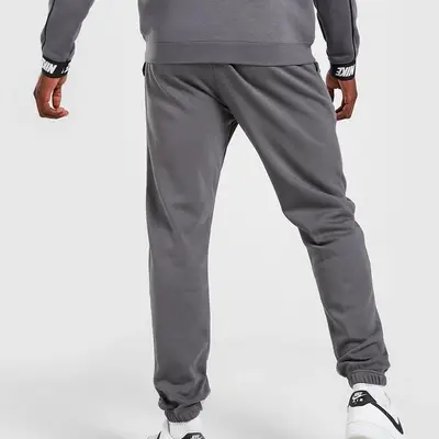 Nike foundation cuffed 2024 fleece joggers grey