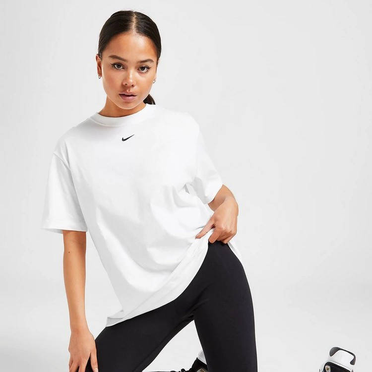 Nike Essential Logo Boyfriend T-Shirt