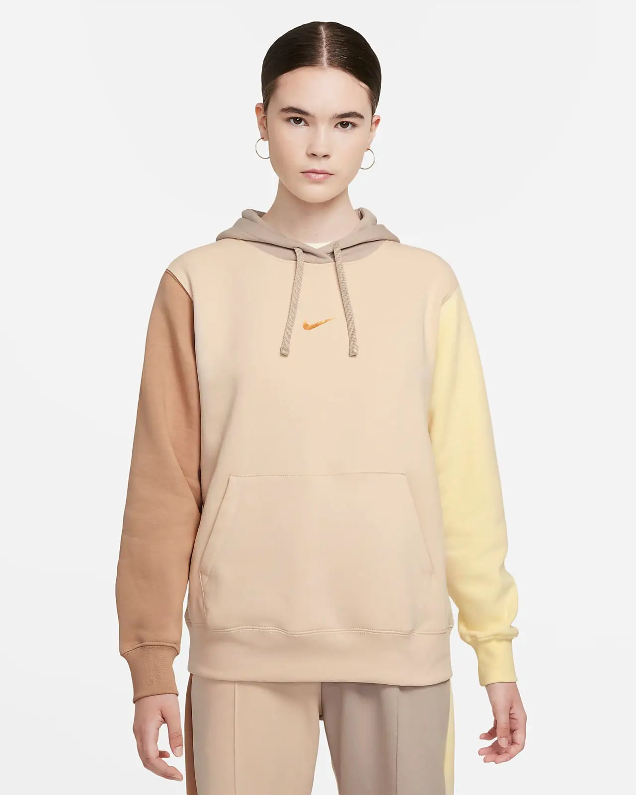 Nike's New Neutral-Hued Co-ord is This Season's Wardrobe Staple | The ...