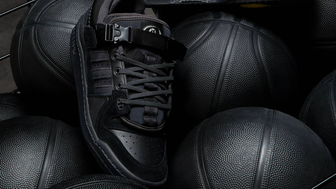 triple black forum buckle low de bad bunny