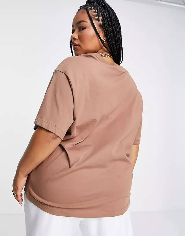 Nike Essential Boyfriend T-Shirt (Plus Size)