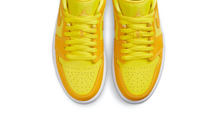 The Latest Women’s-Exclusive Jordan 1 Comes in a Sunny Yellow Hue The Latest Women’s-Exclusive Jordan 1 Comes in a Sunny Yellow Hue