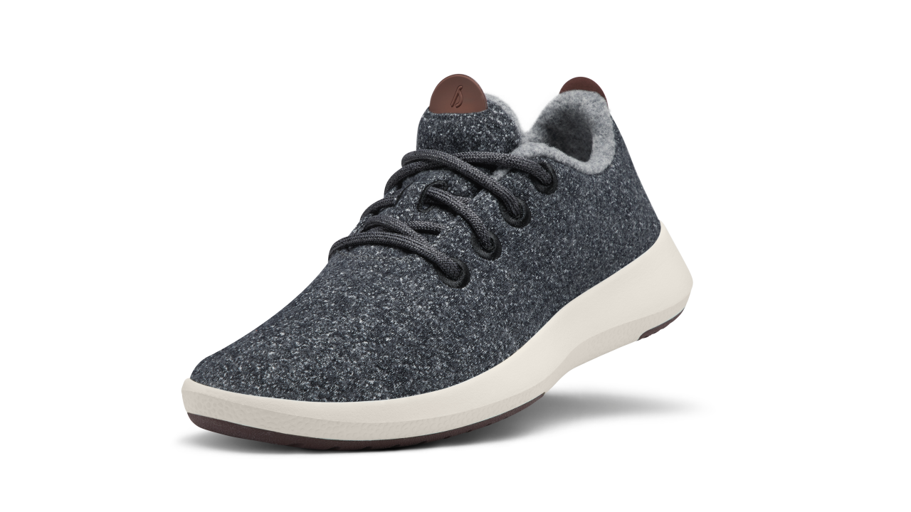 WW1MNCW_SHOE_ANGLE_GLOBAL_MENS_WOOL_RUNNER_MIZZLE_NATURAL_GREY_CREAM