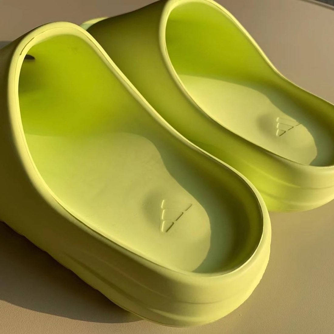 yzsplyleaks Yeezy Slide Green 1
