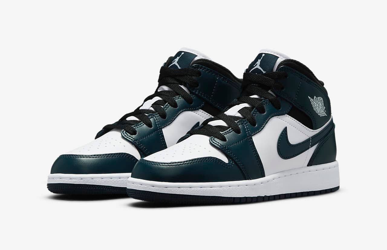 Air Jordan 1 Mid Armoury Navy White 1
