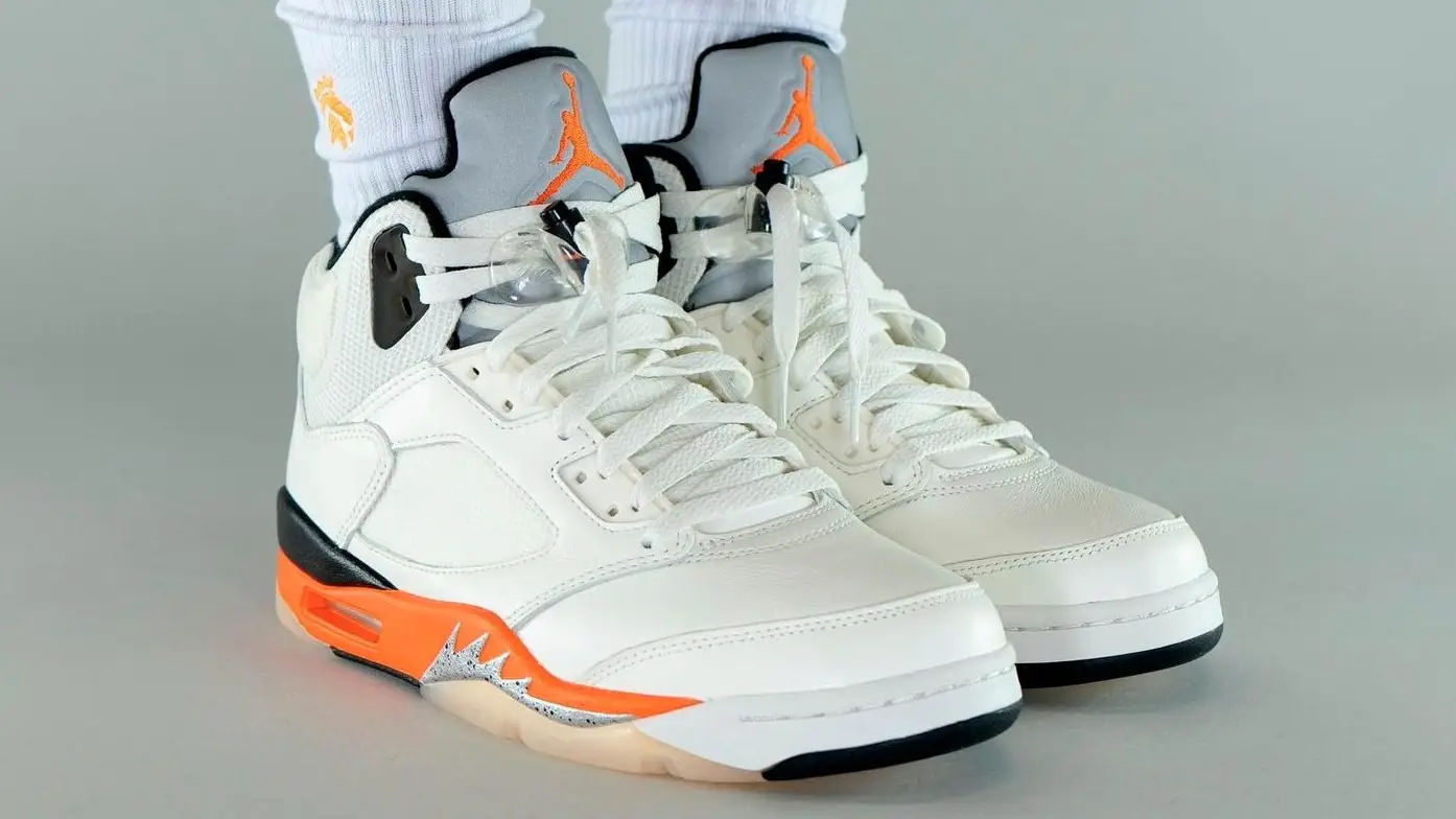 Jordan retro 5 on on sale feet