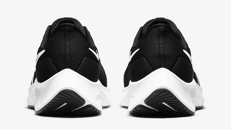 nike pegasus 38 black and white