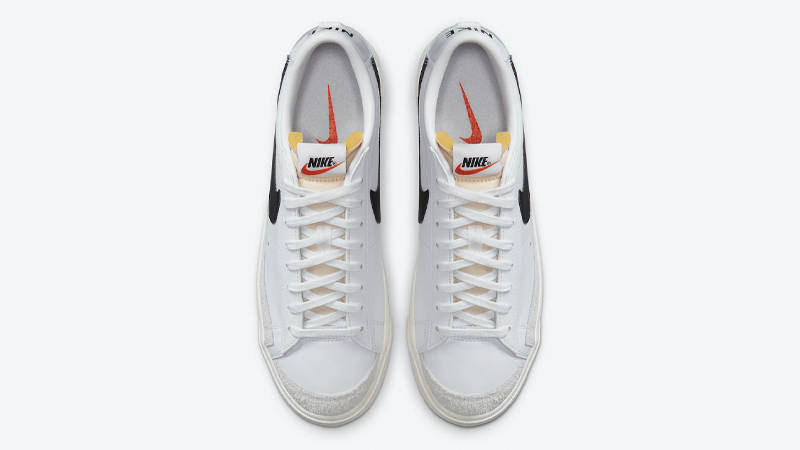 Nike Blazer Low 77 Vintage White Black Middle