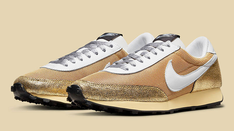 Nike Waffle Trainer 2 Cracked Gold DO5883-700 front