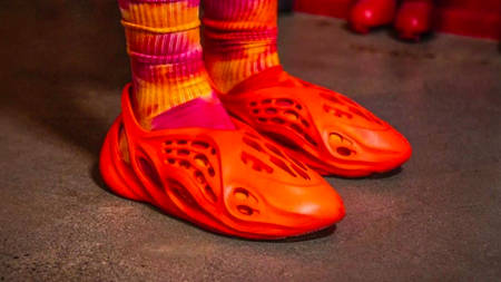 Your Best Look Yet at the Yeezy Foam Runner "Vermilion" Your Best Look Yet at the Yeezy Foam Runner "Vermilion"