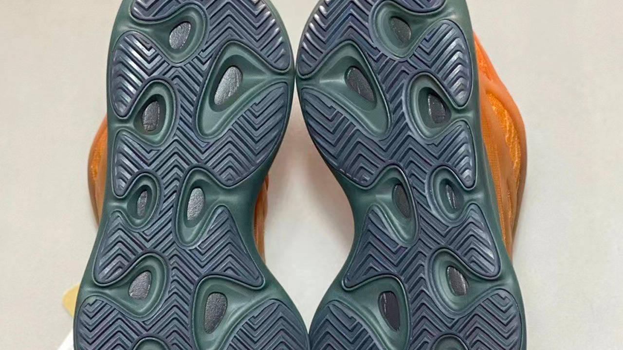 Yeezy 700 V3 "Copper Fade"
