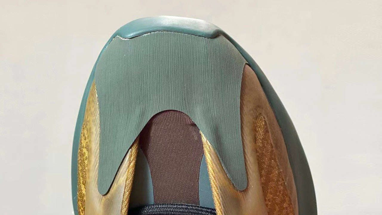 Yeezy 700 V3 "Copper Fade"