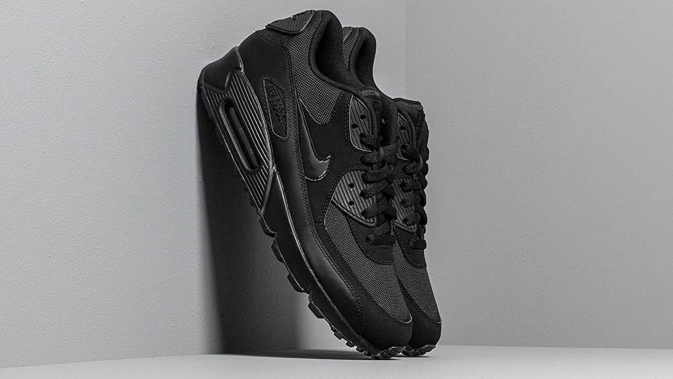 Best all black store nike shoes