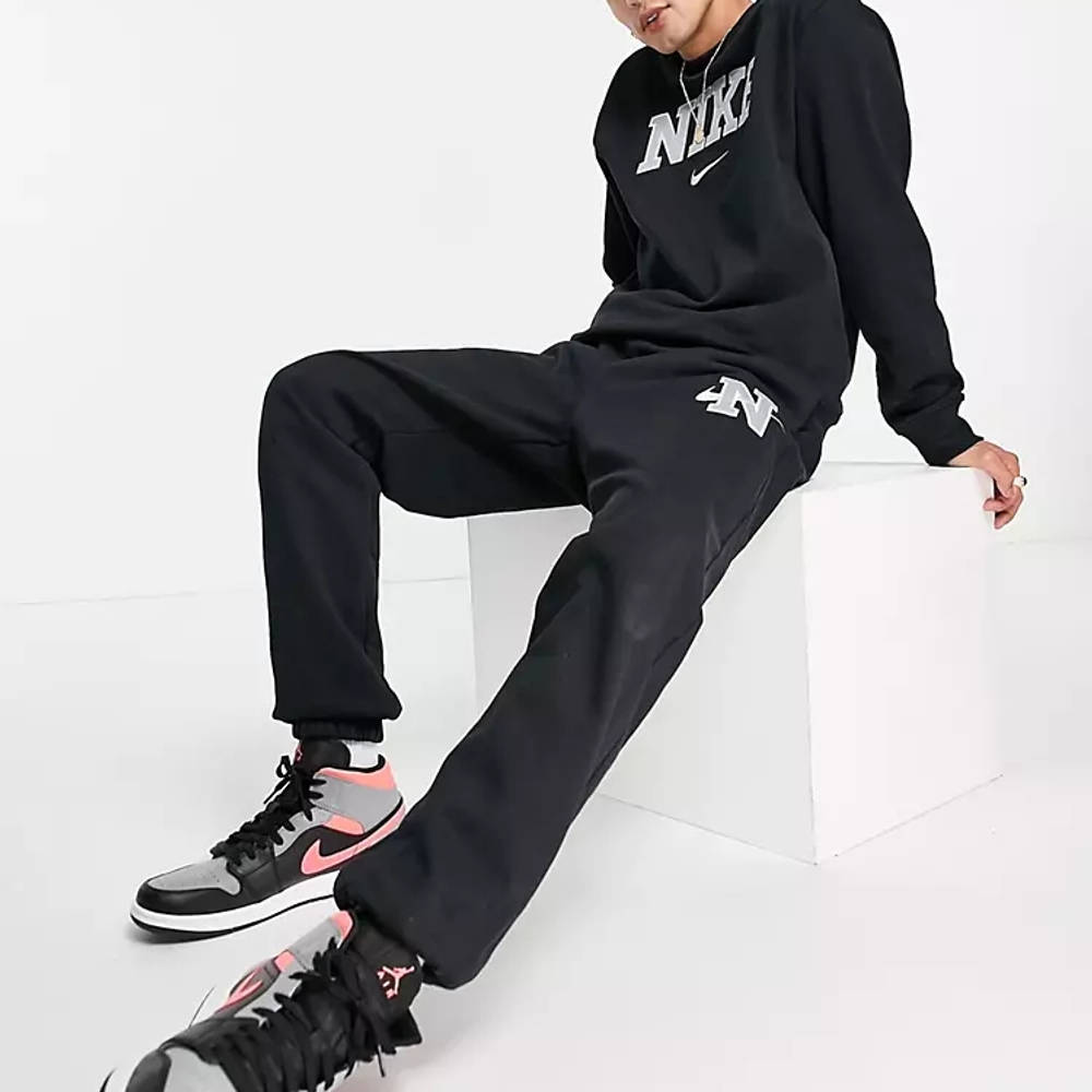 Nike Retro Logo Heavyweight Cuffed Joggers Black The Sole Supplier