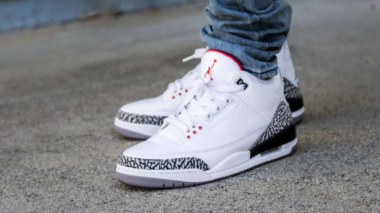 Jordan 3 triple outlet white on feet