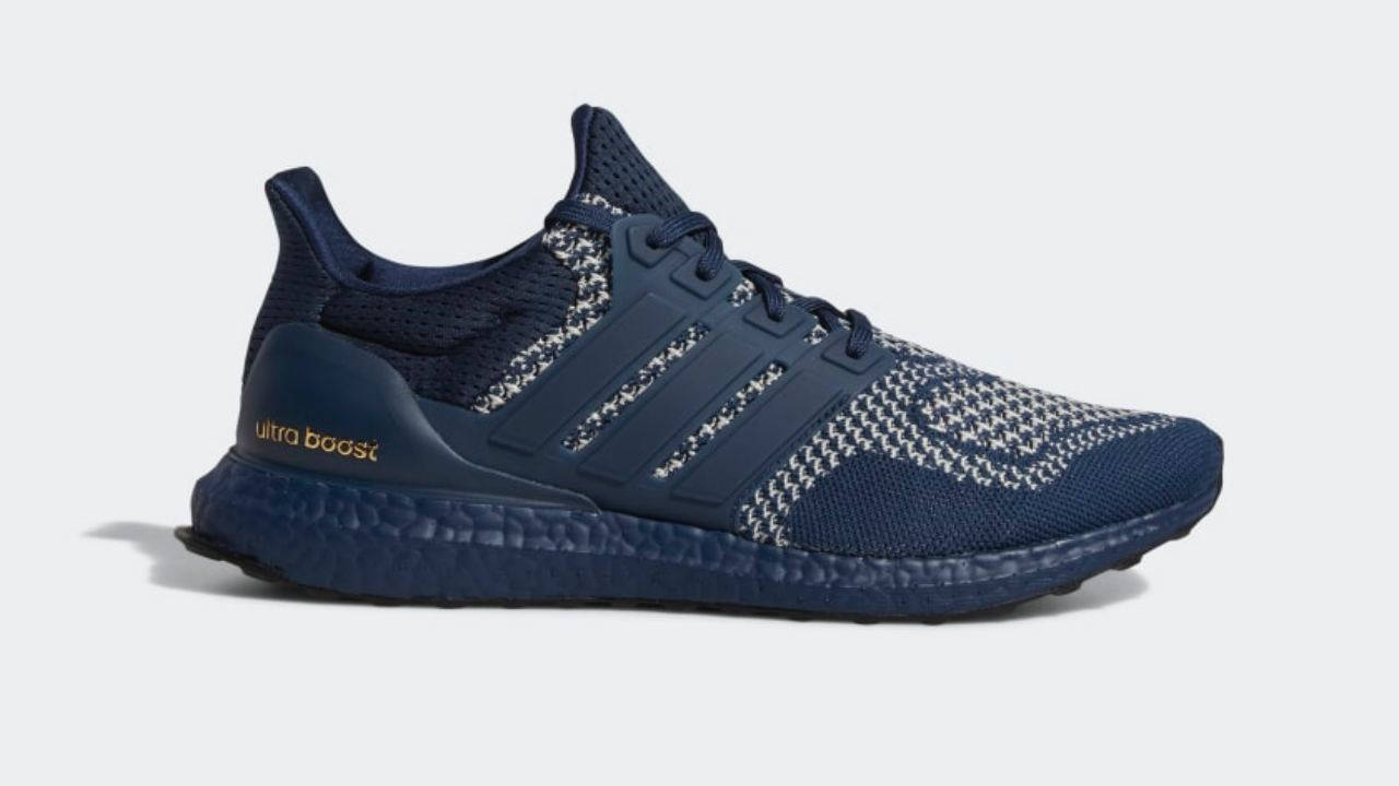 Ultraboost_1.0_DNA_Shoes_Blue_GV7723_01_standard
