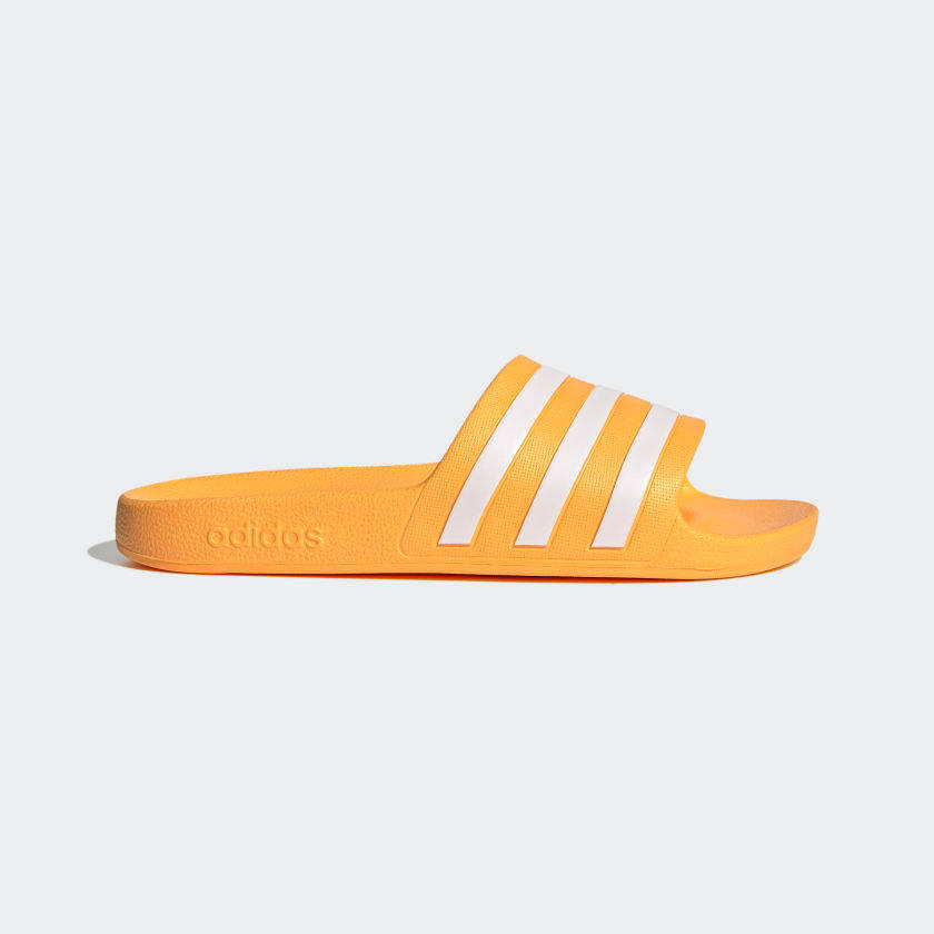 Adilette_Aqua_Slides_Gold_GZ5233_01_standard
