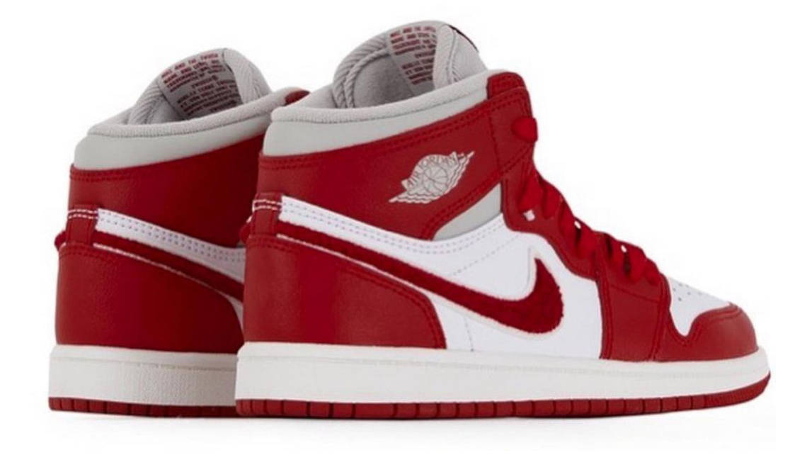 Air Jordan 1 High OG Varsity Red Iron Ore