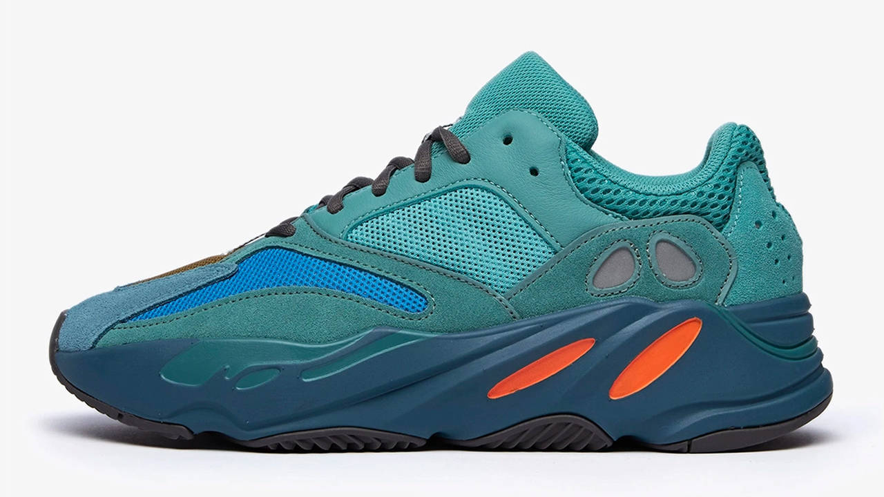 Yeezy Boost 700 "Fade Azure"!