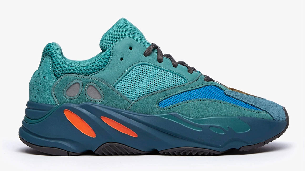 Yeezy Boost 700 "Fade Azure"!