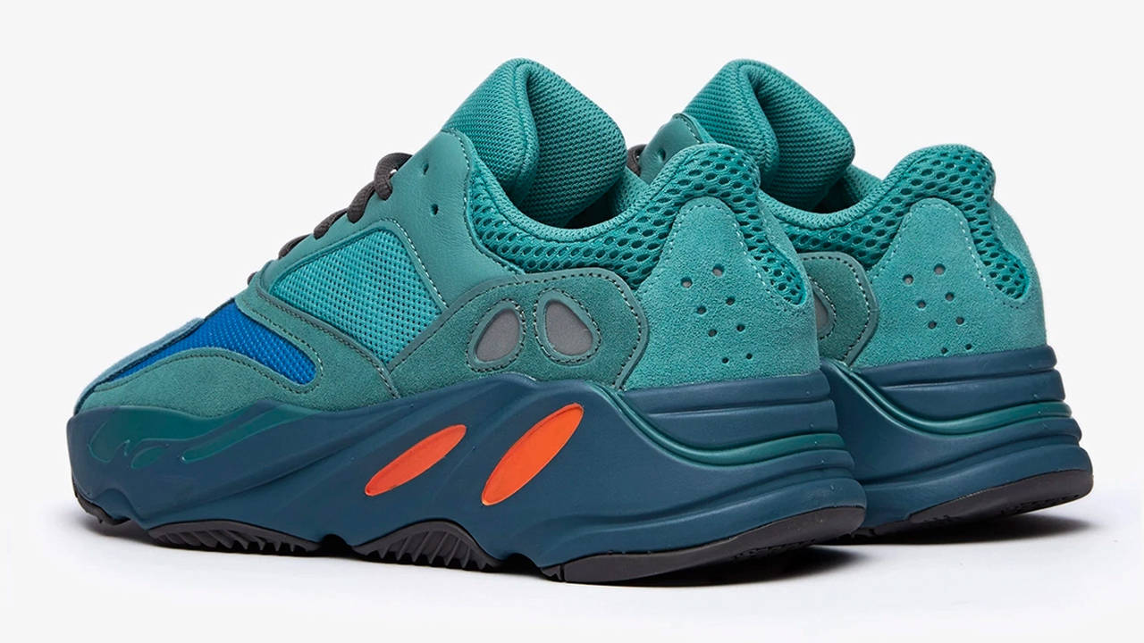 Yeezy Boost 700 "Fade Azure"!