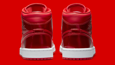 The Countdown to Christmas Begins with the Air Jordan 1 Mid "Red Pomegranate" The Countdown to Christmas Begins with the Air Jordan 1 Mid "Red Pomegranate"