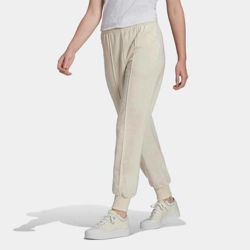 Karlie_Kloss_Joggers_White_GH6972_21_model