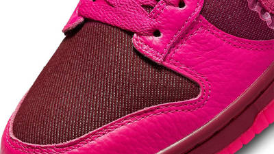 Nike Dunk Low Valentine’s Day Detail