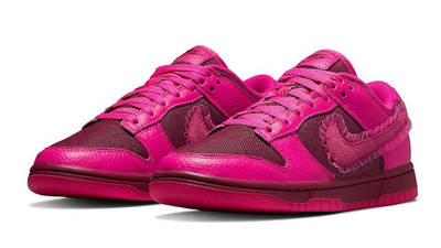 Nike Dunk Low Valentine’s Day Side