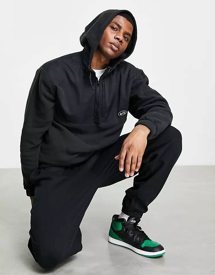 Nike SB Therma-FIT Winterized Polar Fleece 1-2 Zip Hoodie Black Frotn