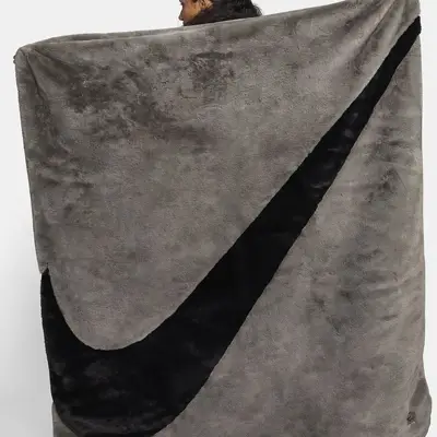 Nike Sportswear Faux Fur Blanket DO3793-029 Front