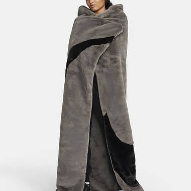nike sportswear faux fur blanket do3793 029 w380 h380
