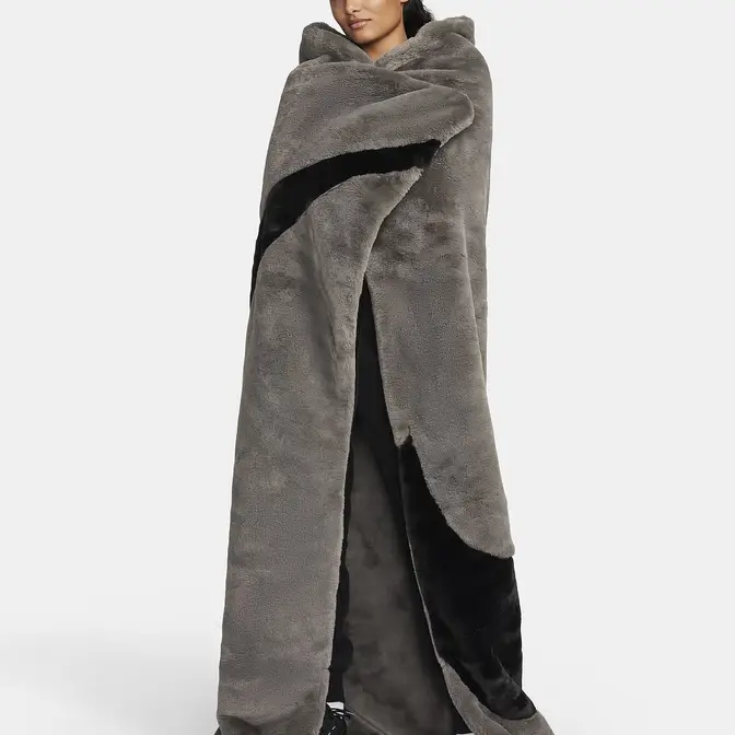Nike Sportswear Faux Fur Blanket DO3793-029