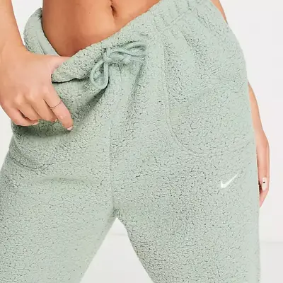 Nike joggers cheap therma