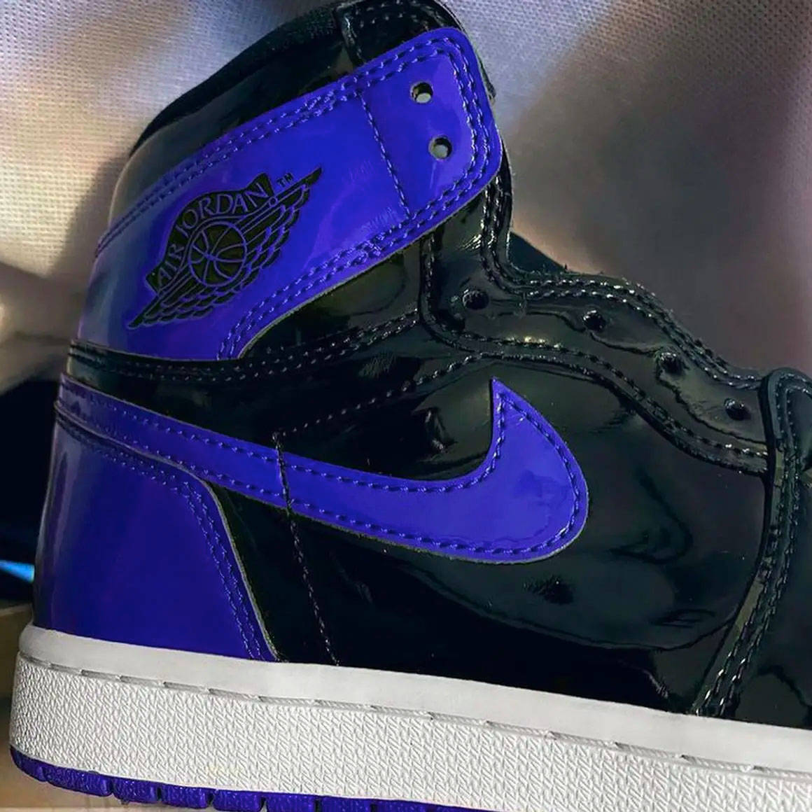 Air Jordan 1 High OG "Patent Royal"