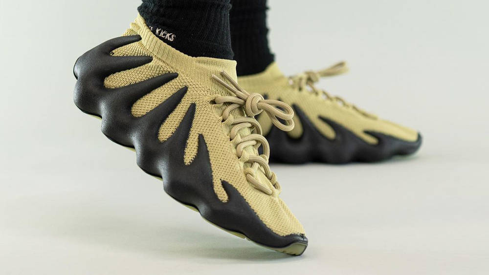 Image via yankeekicks Yeezy 450 "Black Resin"