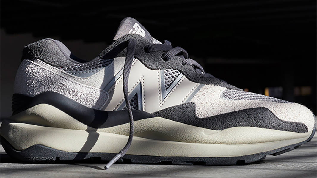 Size x New Balance 5740 Grey Black White Side