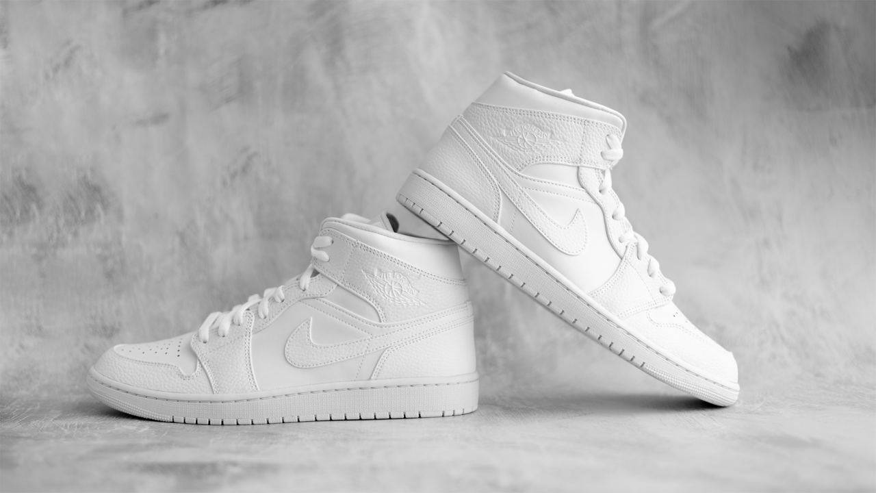 Air Jordan 1 Mid "Triple White"